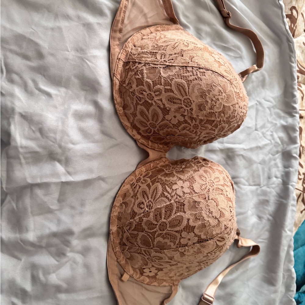 Lace Push-Up Bra in Tan